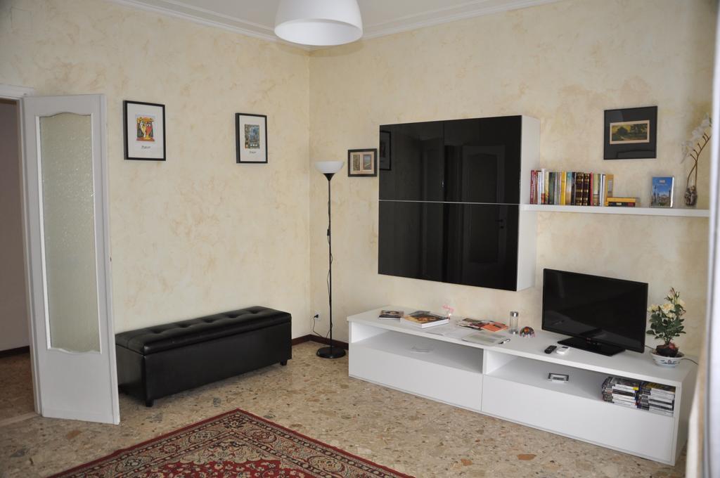 Apartment Montebello Parma Eksteriør billede